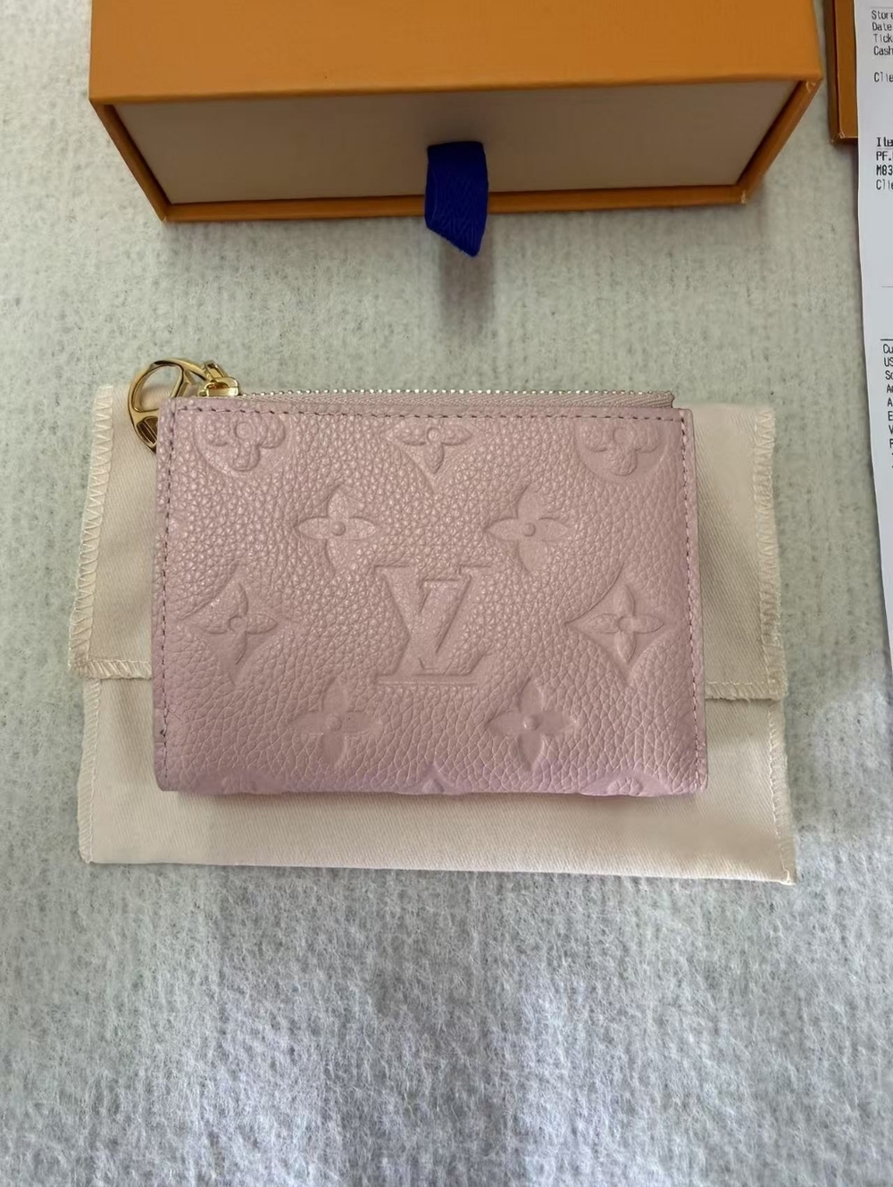 Louis Vuitton Lisa Wallet - Picture 2 of 15